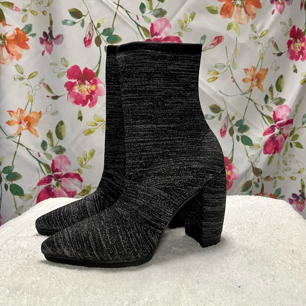 Kenneth Cole size 7 metallic silver & black glove style heeled booties